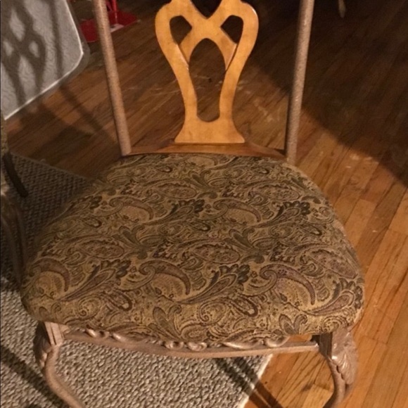 Dining table - Picture 3 of 3